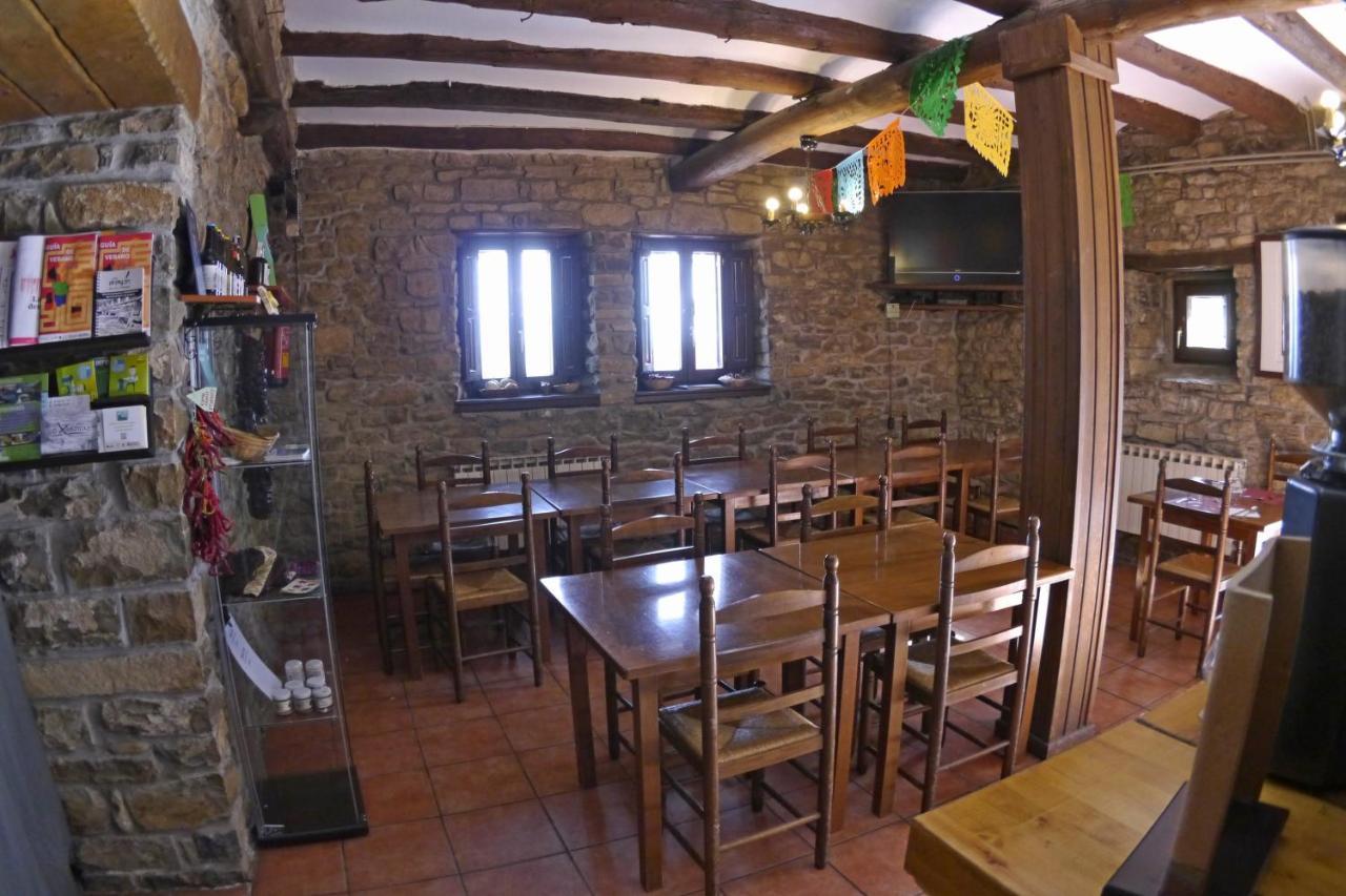 Albergue Restaurante De Artieda Buitenkant foto