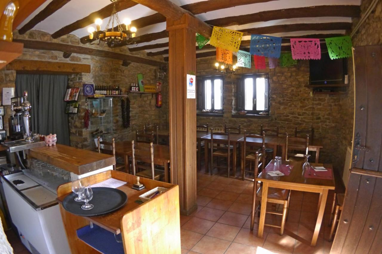 Albergue Restaurante De Artieda Buitenkant foto